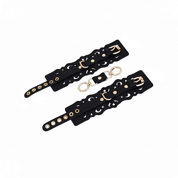 Наручники из черной кожи с узорами и золотой фурнитурой