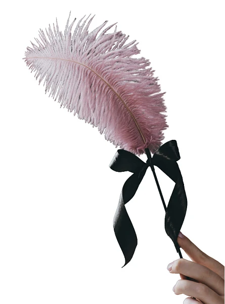 Щекоталка с пером цвета пыльная роза