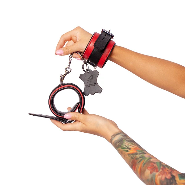 Большие наручники «Scandal» из натуральной кожи, красные