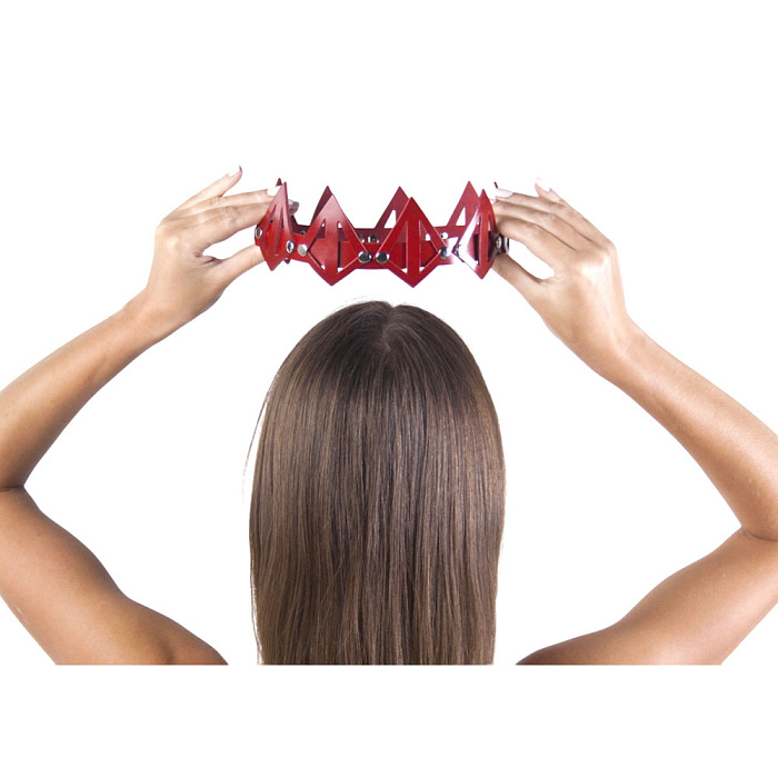 leather_crown_s-Photoroom