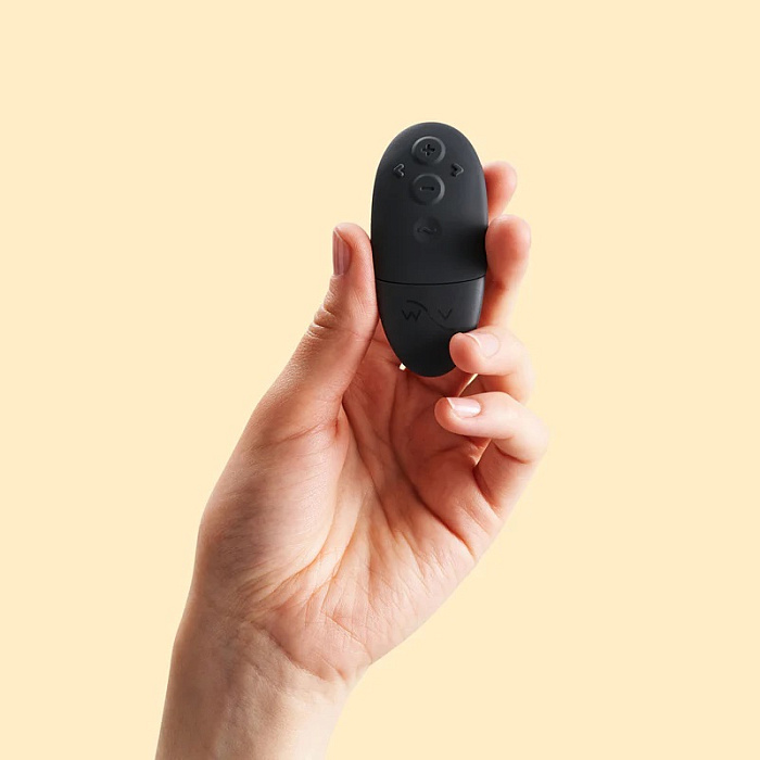WVI_Moxie_Remote_Black_Hand1_800x