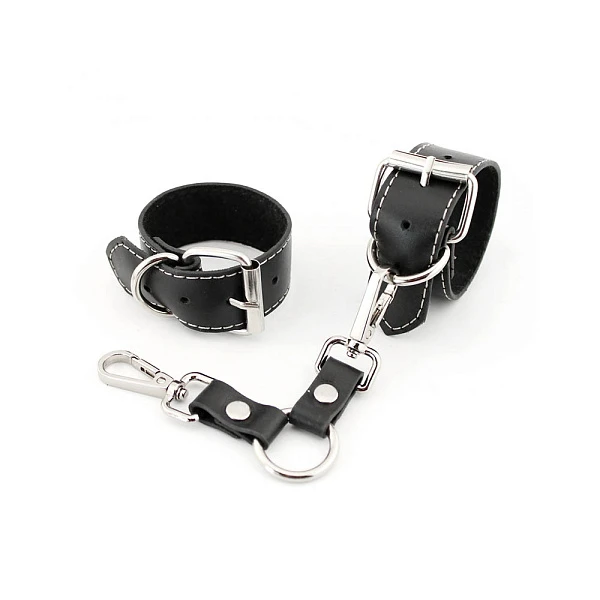 Узкие наручники с декоративной строчкой