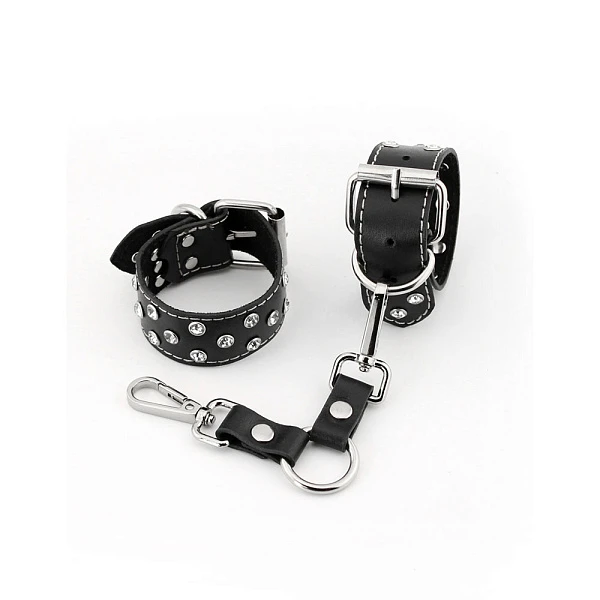Узкие наручники со стразами и декоративной строчкой, черные