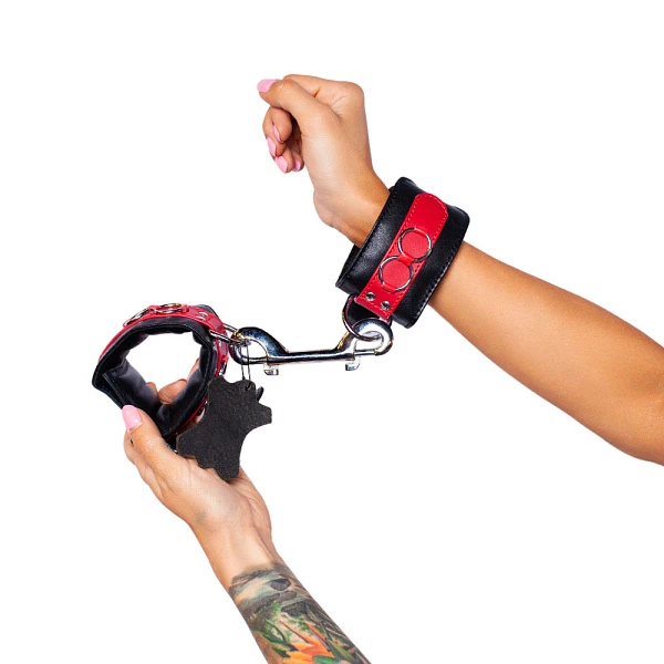 Наручники «Scandal» из натуральной кожи с соединителем, красные